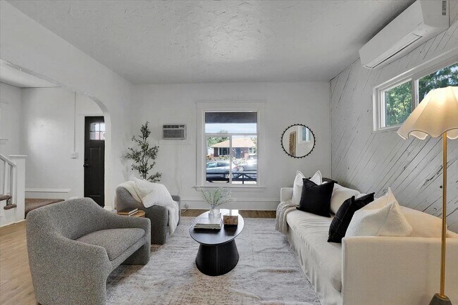 Building Photo - Updated Single Family home for Rent! - 3 Bedroom, 1.5 Bathroom Located in Spokane!