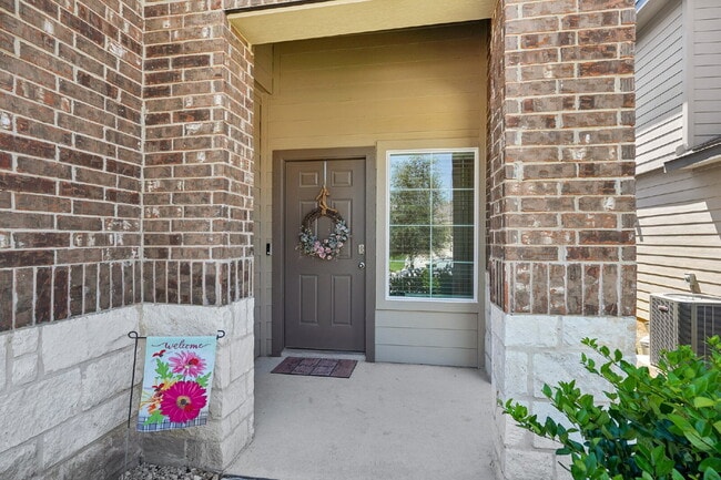 Building Photo - "Charming 3-Bed Oasis with Granite Touches...