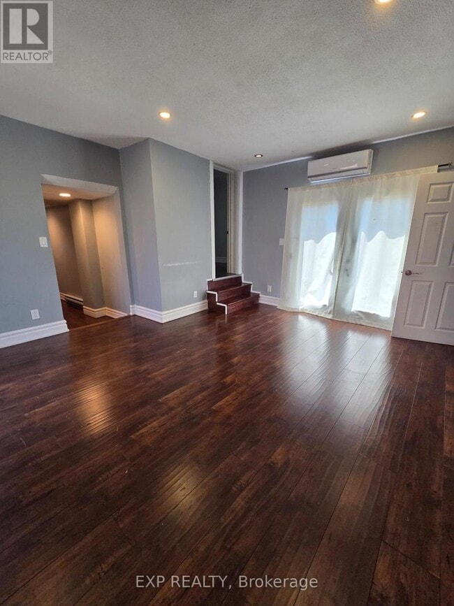 Building Photo - 2021 Edinburgh Dr