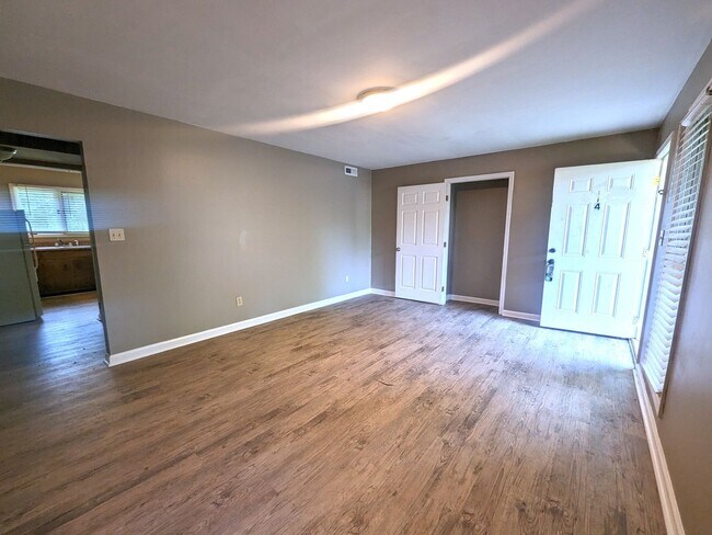 Foto del edificio - 9008 Mahogany Row SE