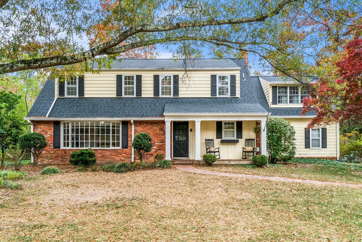 Foto principal - Updated Colonial Home in Westgage Neighbor...