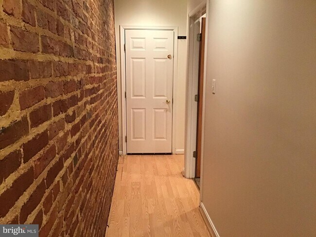 Building Photo - 2110 Fleet St