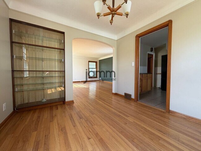 Foto del edificio - 4566 W 226th St