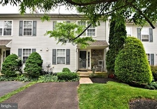Building Photo - 4530 Louise St Claire Dr