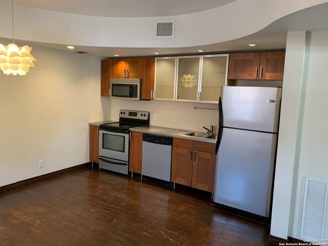 Foto del edificio - 810 E Ashby Pl