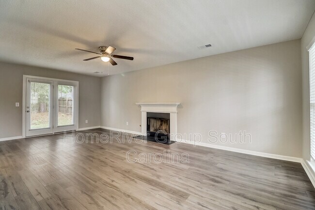 Foto del edificio - 645 New Stock Dr