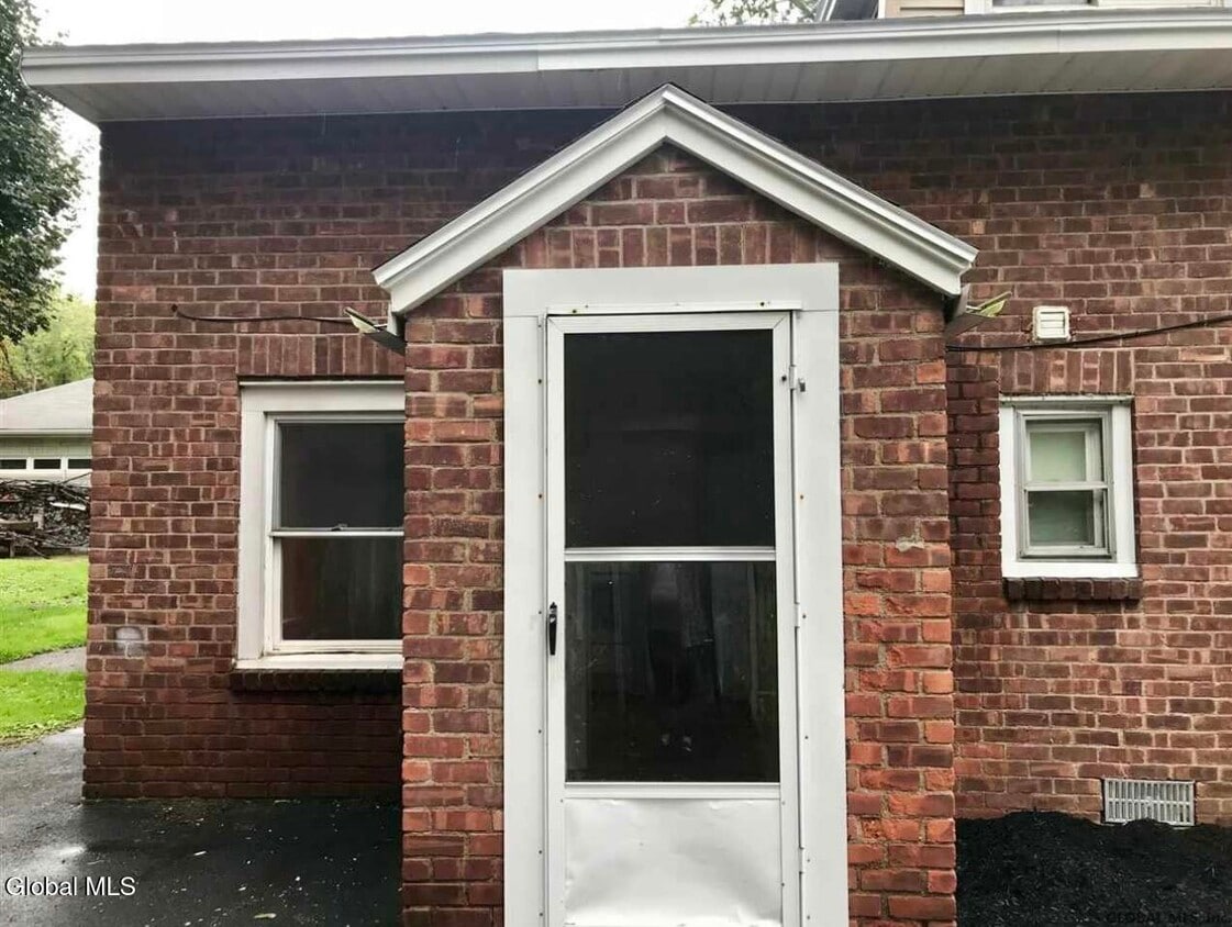 Primary Photo - 63 Bridge Dr