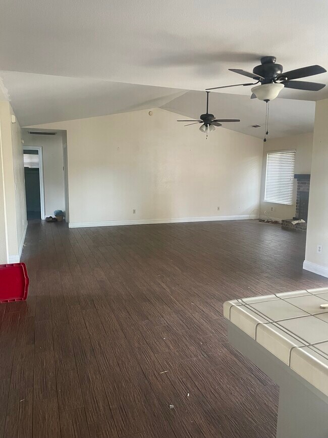 Foto del edificio - 429 Benjamin Ct