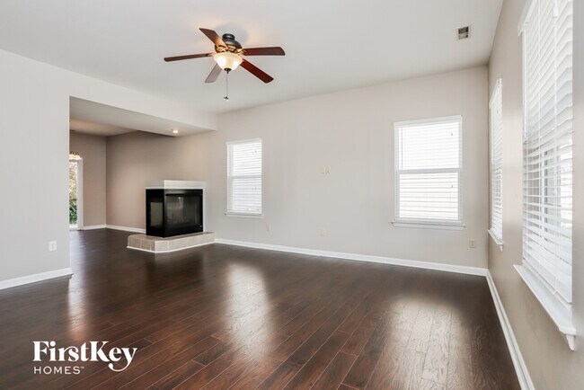 Foto del edificio - 1027 Glengarry Dr