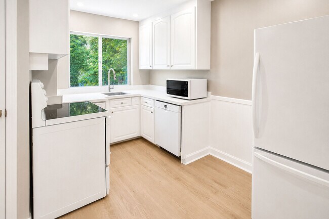 Building Photo - 9 Lloydminster Crescent