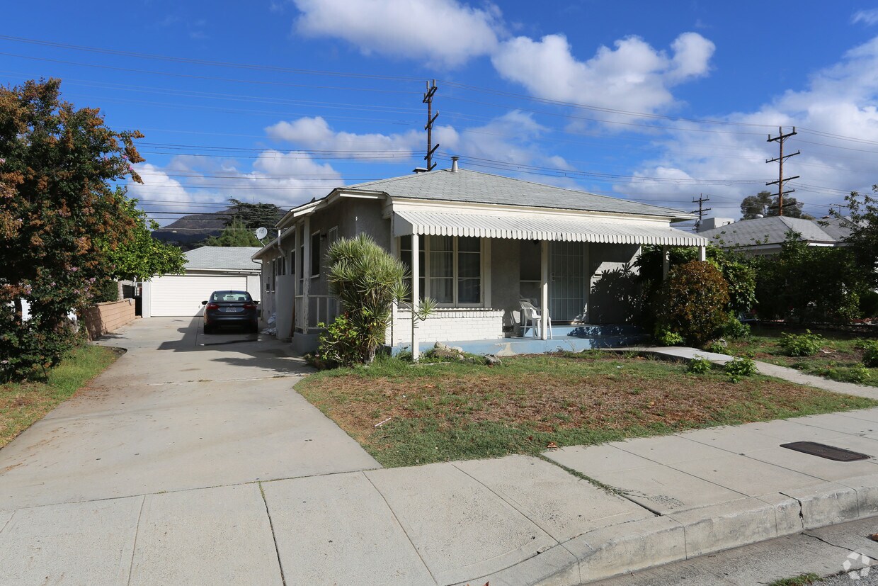 Foto del edificio - 1105-1107 1/2 N Glendale Ave