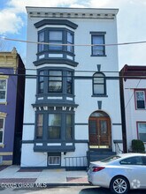 Building Photo - 318 1st St
