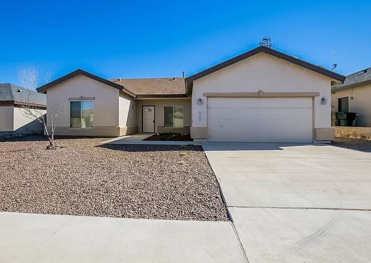 Foto principal - Charming 4 bedroom, 2 bath in Anthony, TX