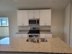 Building Photo - 14930 Dane Ct