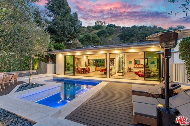Building Photo - 8145 Willow Glen Rd