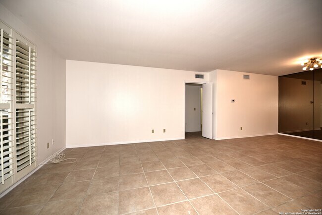 Foto del edificio - 7500 Callaghan Rd