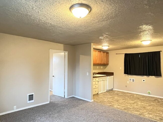 Building Photo - 1Bd/1Ba Single Story Home - Available Soon!