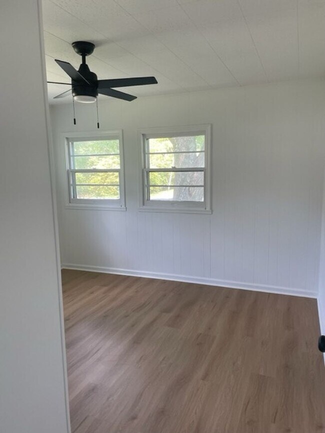 Foto del edificio - 1024 Halsey Ln