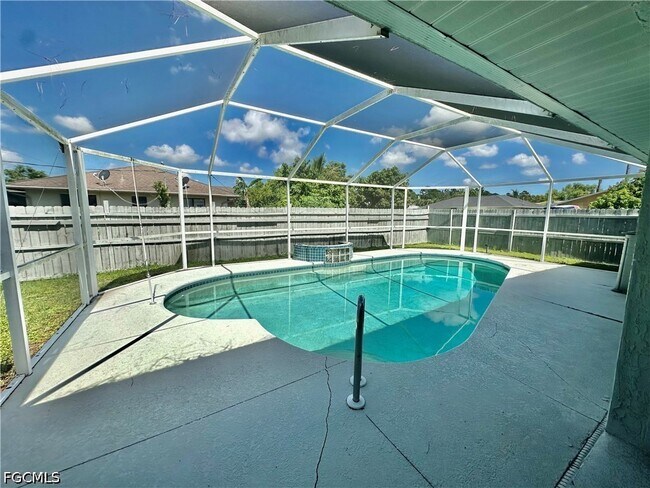 Foto del edificio - 17150 Knight Dr