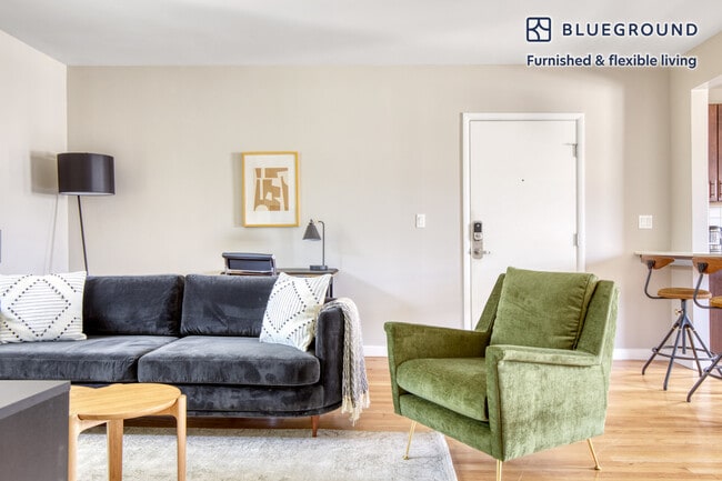 Foto del edificio - 1067 Elkgrove Ave