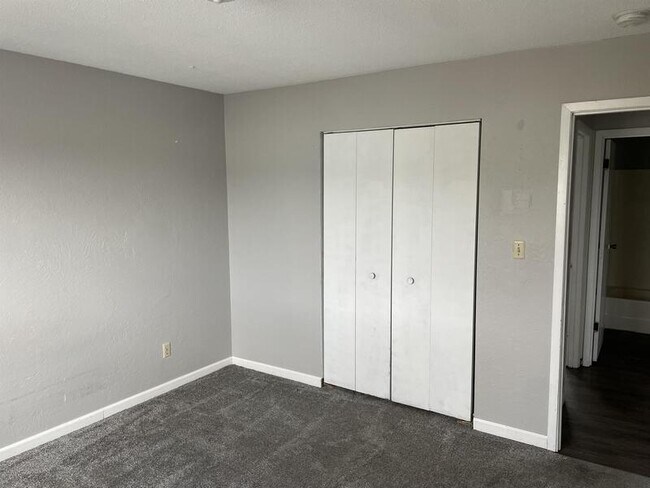 Building Photo - 910 33rd Ave