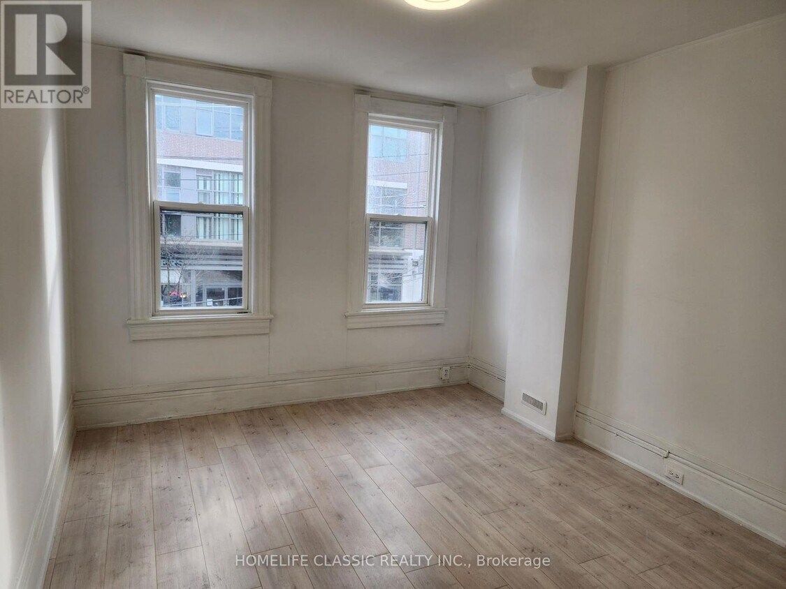 Photo principale - 498-498 King St E