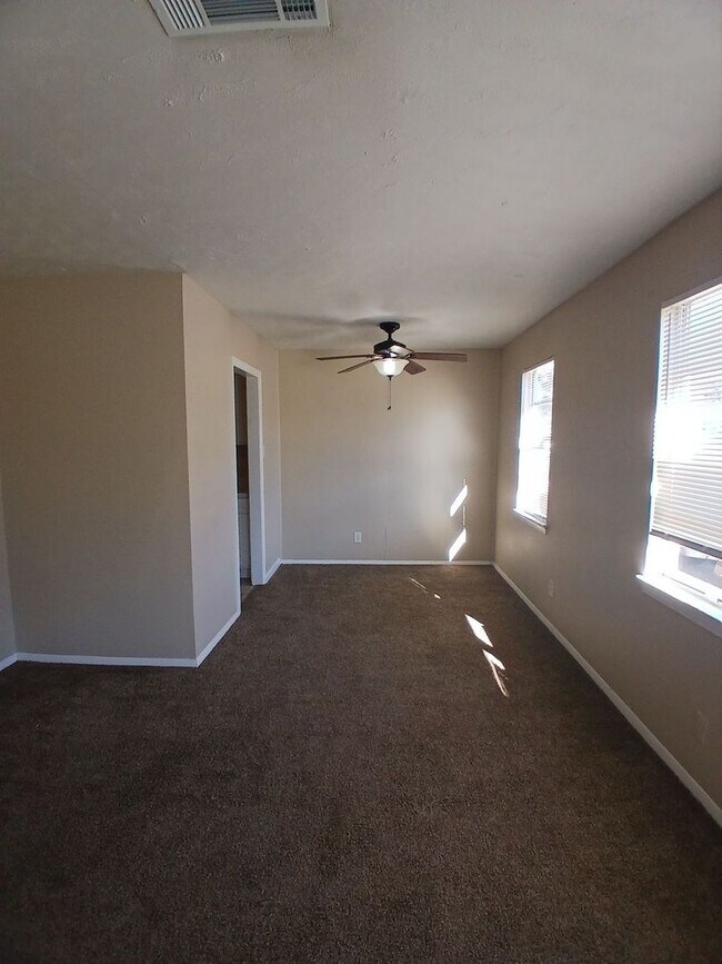 Foto del edificio - Freshly Renovated 4-Bedroom Home