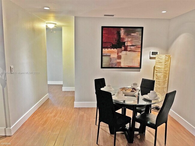 Building Photo - 3 br, 3 bath House - 1011 NW 48th St