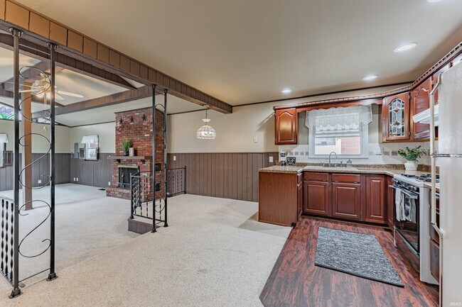 Building Photo - 724 E Lincoln Ave