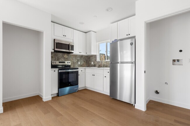 Foto del edificio - 15838 Chatsworth St