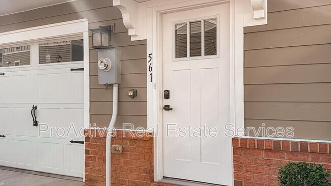 Building Photo - 561 Westport St