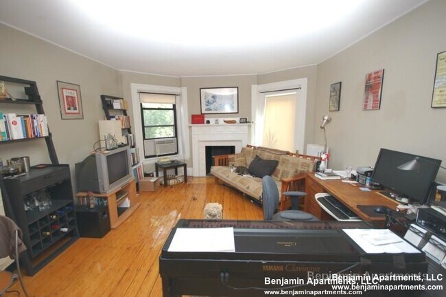 Building Photo - 1069 Beacon St