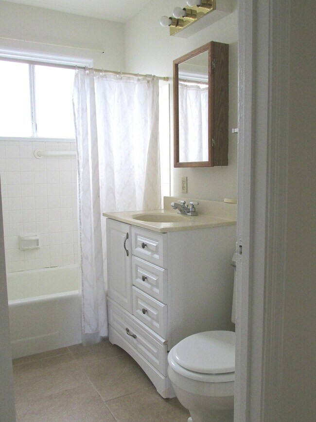 Foto del edificio - 500 W Vananda Ave