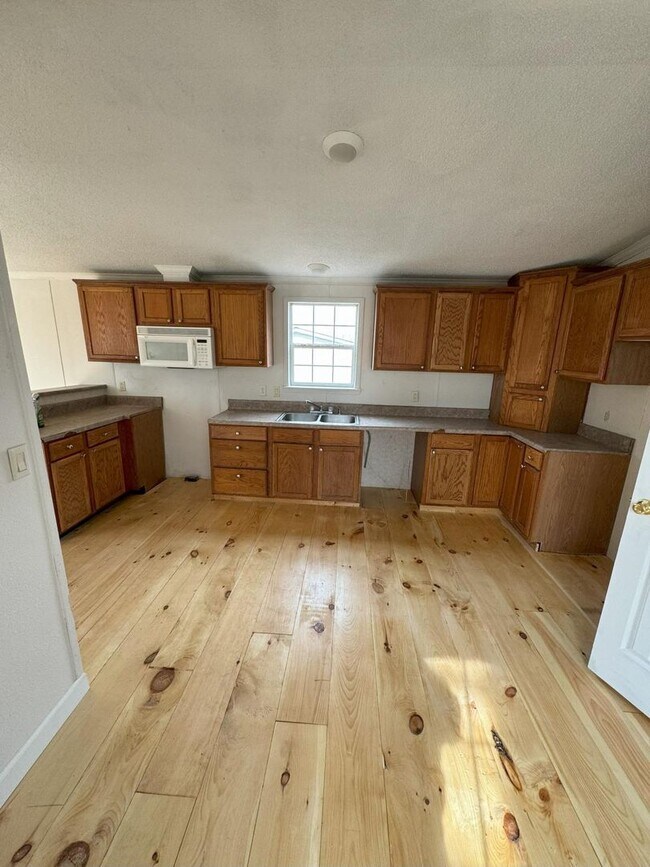 Foto del edificio - 3 Bed 2 Bath Trailer Home