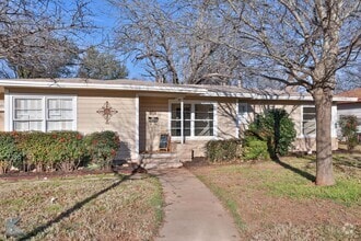 Building Photo - 4042 Benbrook St