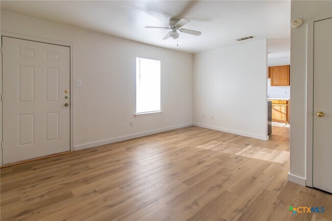 Building Photo - 1601 Benttree Dr