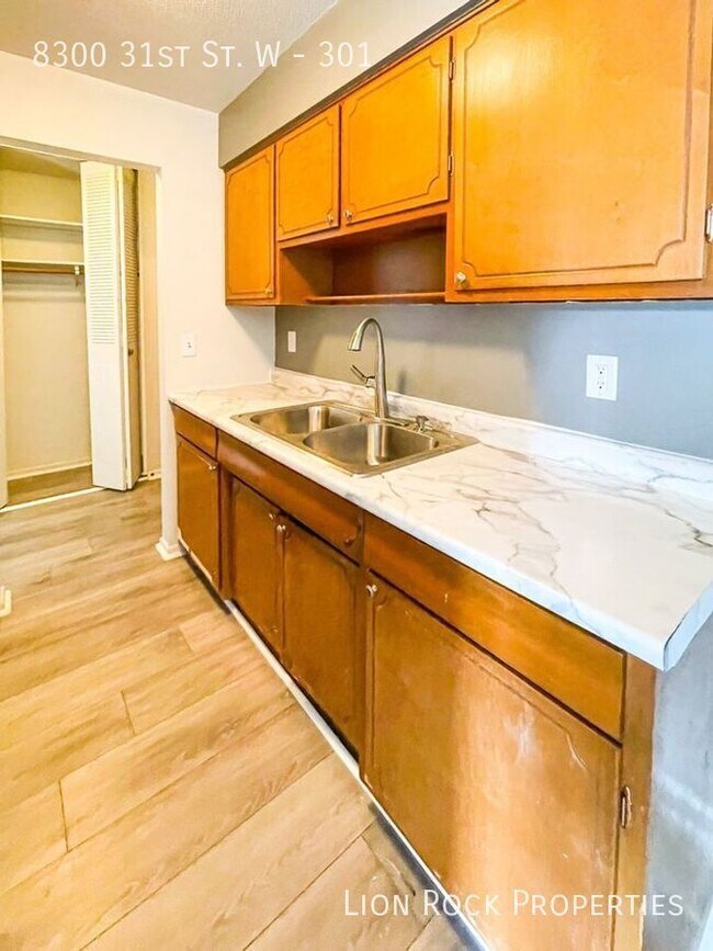 Foto del edificio - 8300 W 31st St