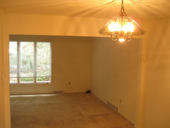 Building Photo - 5615 Kirkland Rd