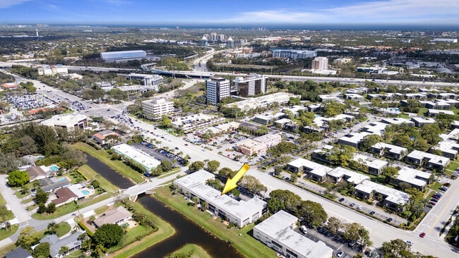 Foto del edificio - 10821 N Military Trl