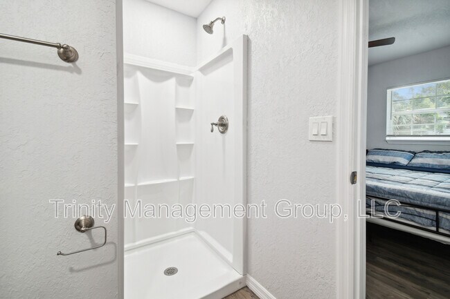 Foto del edificio - 1051 Dogwood Dr