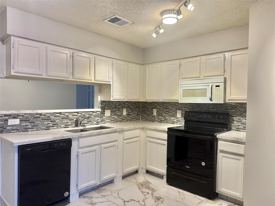 Foto principal - 14207 Long River Ct