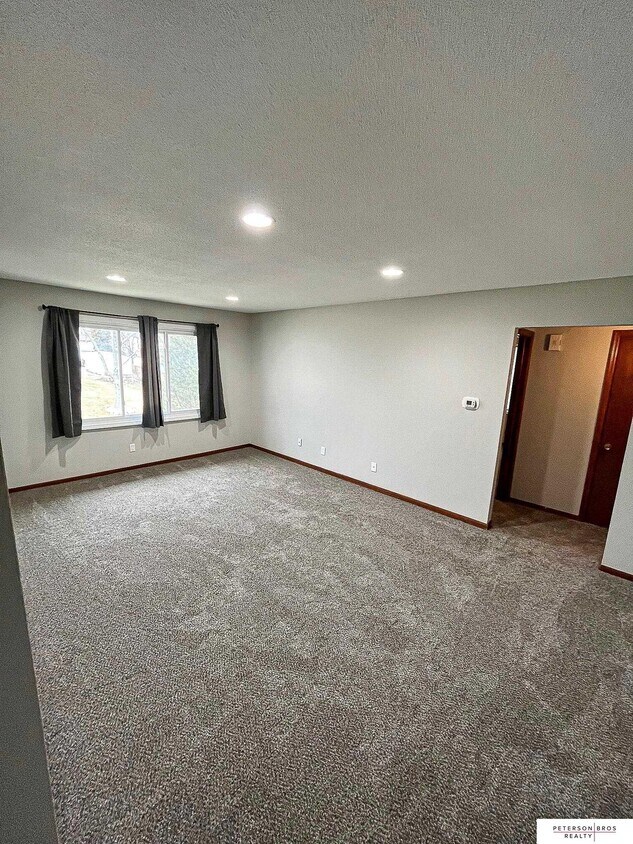 8865 Holmes St, Omaha, NE 68127 Condo for Rent in Omaha, NE