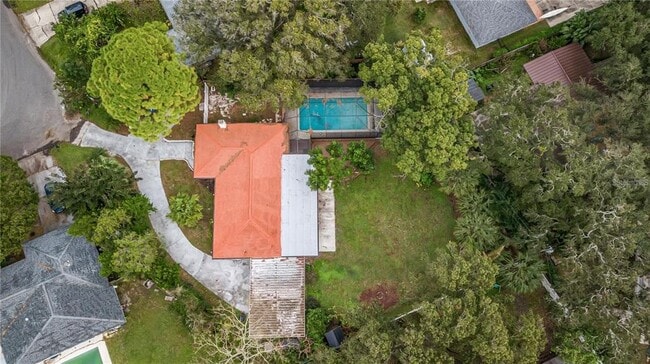 Building Photo - 2608 Oakwood Dr
