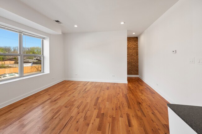 Foto del edificio - 7223 N Rogers Ave
