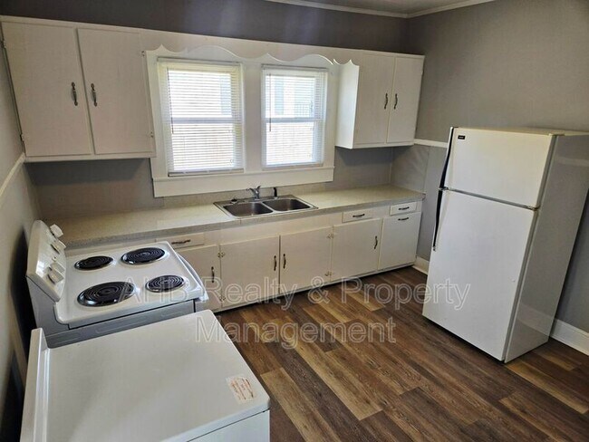 Foto del edificio - 1104 W Webb Ave