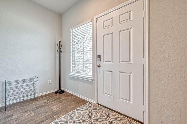 Foto del edificio - 16744 Lonely Pines Dr
