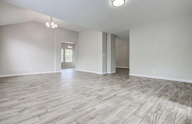 Foto del edificio - 1302 Crete Ln