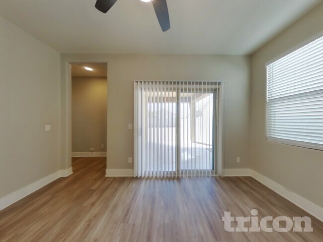 Foto del edificio - 42037 W Lunar St