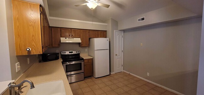 Building Photo - 7335 Centrecrest Ln
