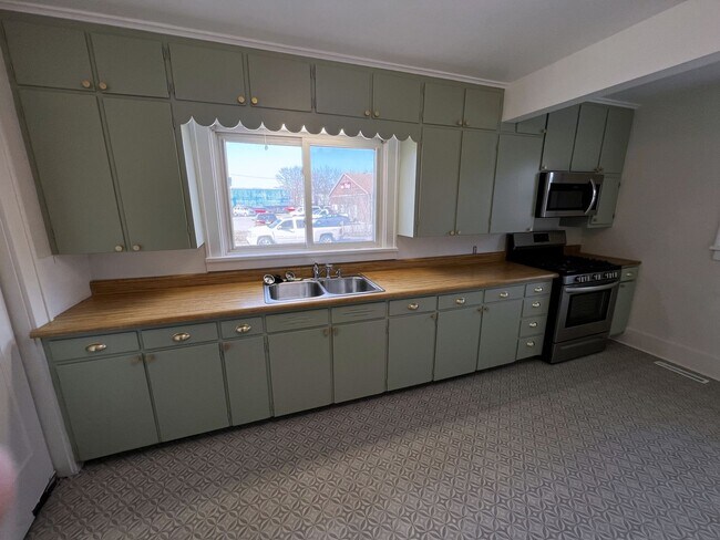 Foto del edificio - Renovated 3 -Bedroom, 2-1/2 Bathroom Farm ...